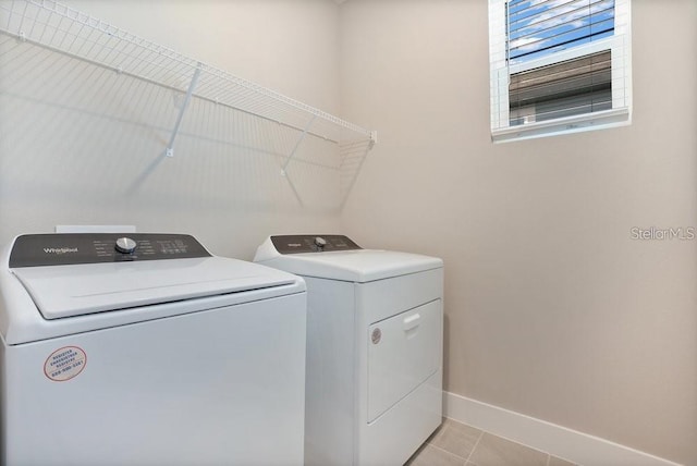 laundry room featuring light tile patterned floors and washing machine and clothes dryer