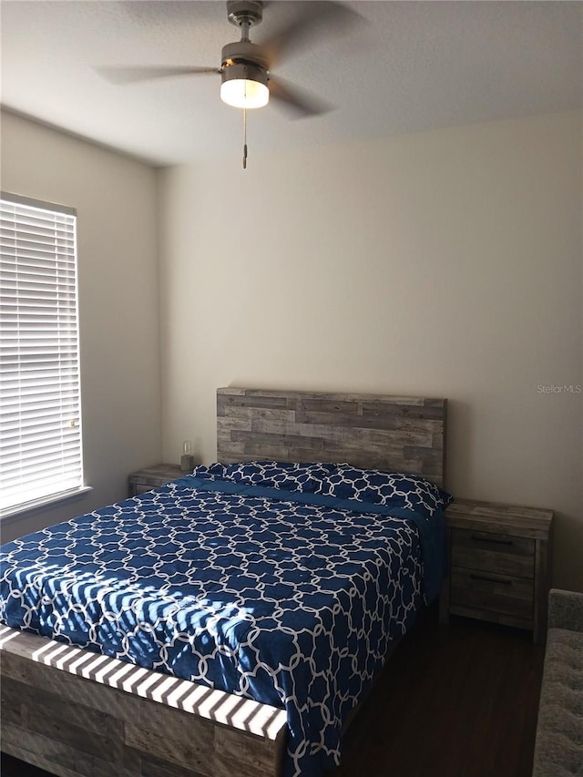 bedroom with ceiling fan