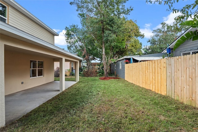 view of yard featuring a patio