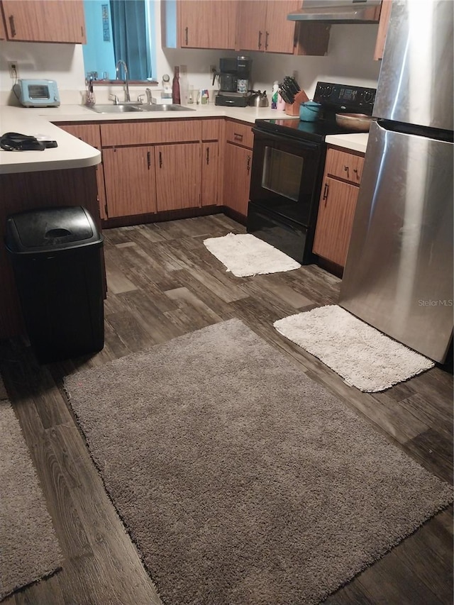 kitchen with electric range, stainless steel fridge, dark hardwood / wood-style flooring, and sink