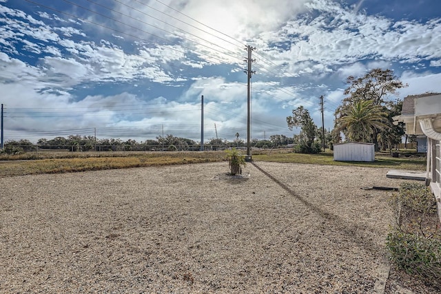 view of yard featuring a storage unit