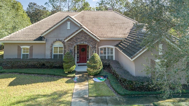 view of front of house featuring a front yard