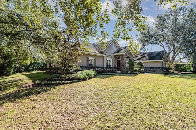 view of front of house with a front lawn