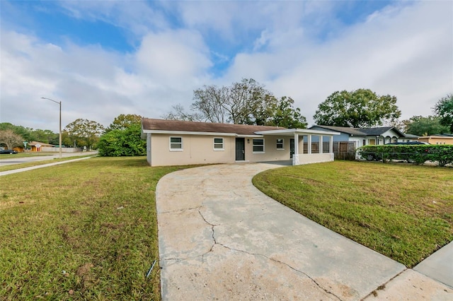 view of front facade with a front lawn