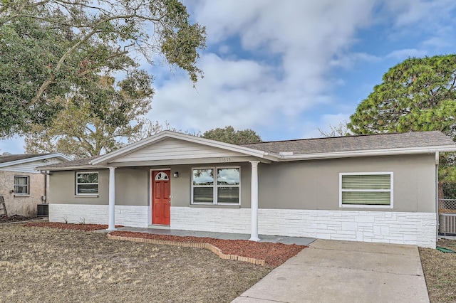 ranch-style house with covered porch