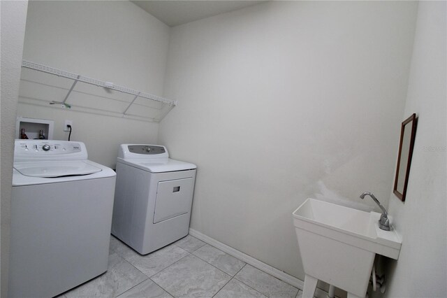 684 Bishop Bay Loop, Apopka, FL 32712 - washroom with washer and clothes dryer and baseboards
