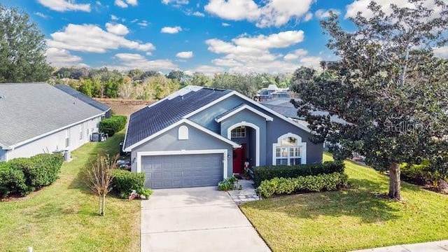 view of front facade featuring a garage and a front lawn