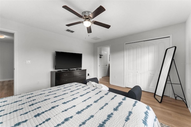 bedroom featuring light hardwood / wood-style flooring, a closet, and ceiling fan