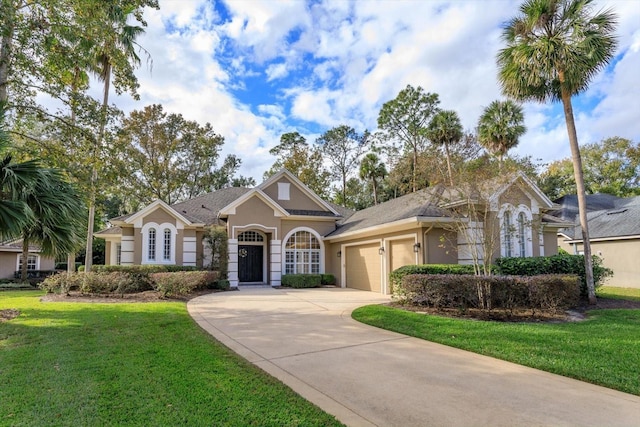 view of front of house featuring a front lawn and a garage