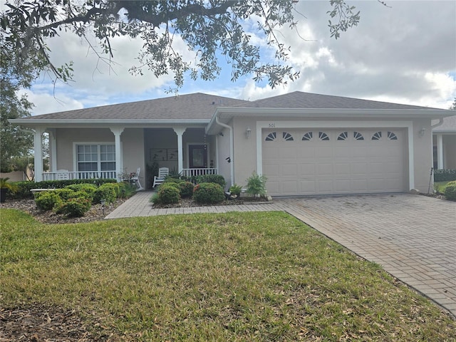 501 Heritage Trail St, Kissimmee, FL 34759 - ranch-style house featuring covered porch, a garage, and a front yard