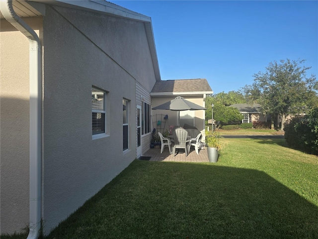 view of yard with a patio area