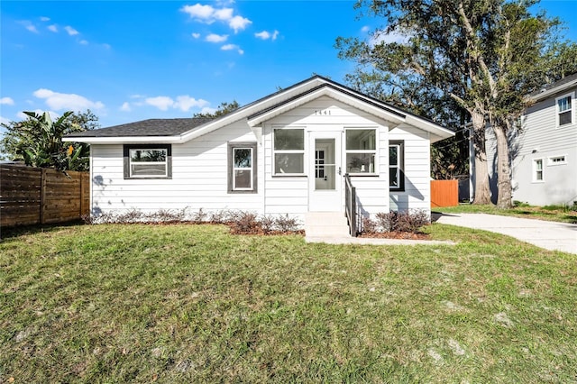 view of front of property with a front yard