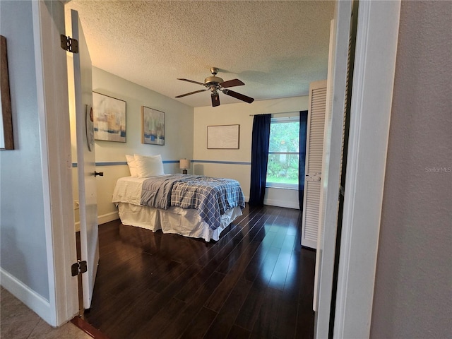 1022 Bartlett Ct, Oviedo, FL 32765 - bedroom featuring dark wood finished floors, a textured ceiling, and ceiling fan