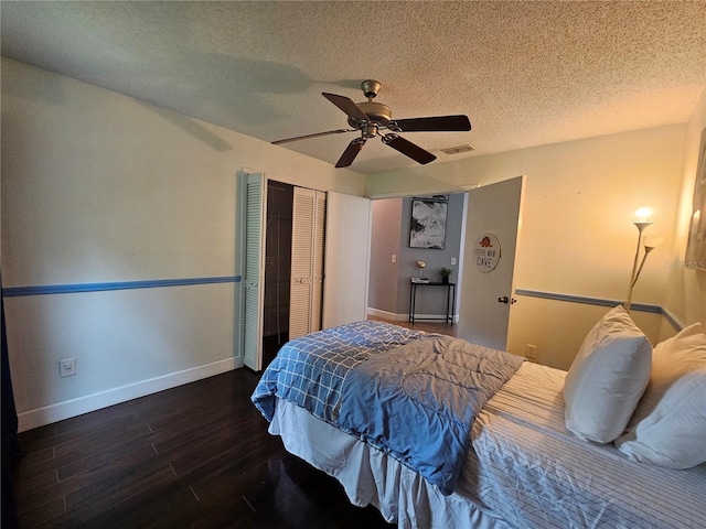 1022 Bartlett Ct, Oviedo, FL 32765 - bedroom featuring wood finished floors, a textured ceiling, a closet, and ceiling fan
