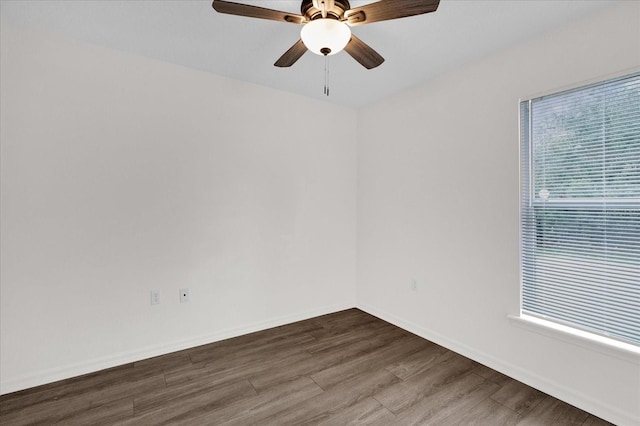 unfurnished room with dark wood-type flooring and ceiling fan