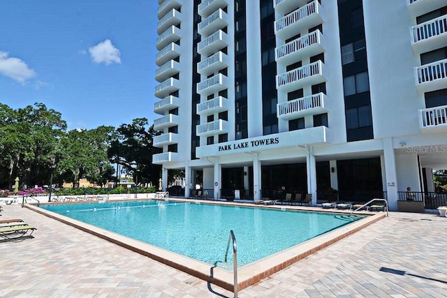 view of swimming pool