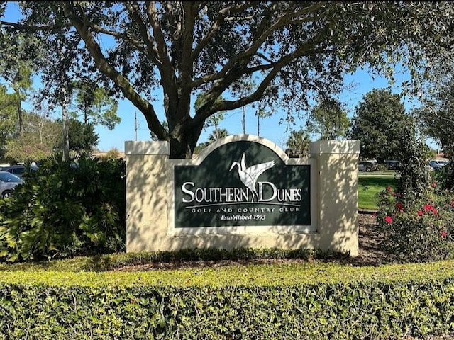 view of community / neighborhood sign