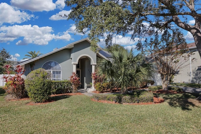 view of front of home featuring a front yard