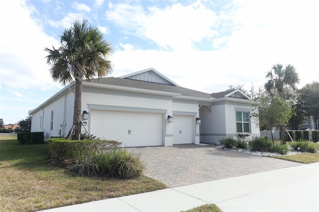 ranch-style house featuring a front lawn and a garage