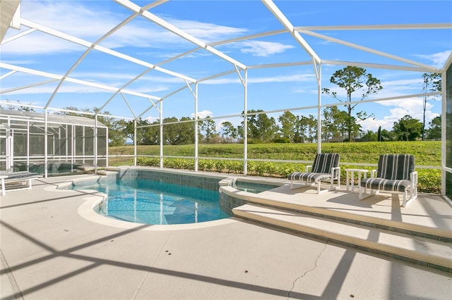 view of swimming pool with a lanai, a patio area, and an in ground hot tub