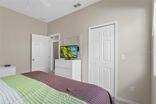 bedroom with ceiling fan and a closet