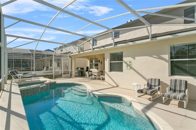 view of pool featuring a lanai, an in ground hot tub, and a patio