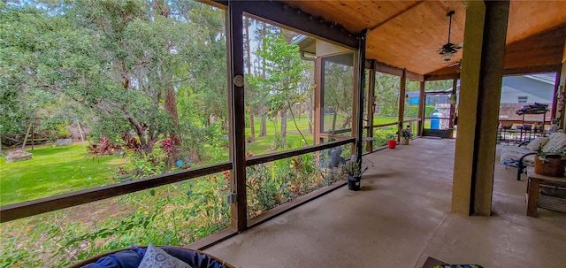 sunroom / solarium with a ceiling fan