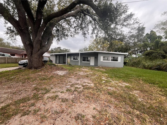 ranch-style house featuring a front lawn