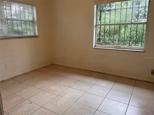 empty room featuring light tile patterned flooring