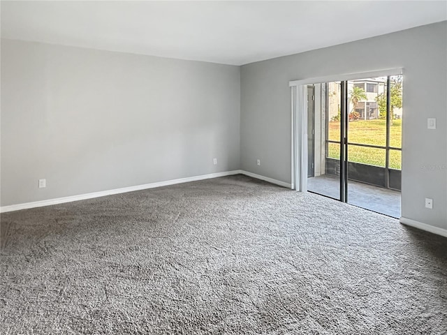 unfurnished room with carpet