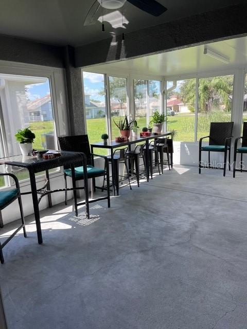 sunroom with ceiling fan