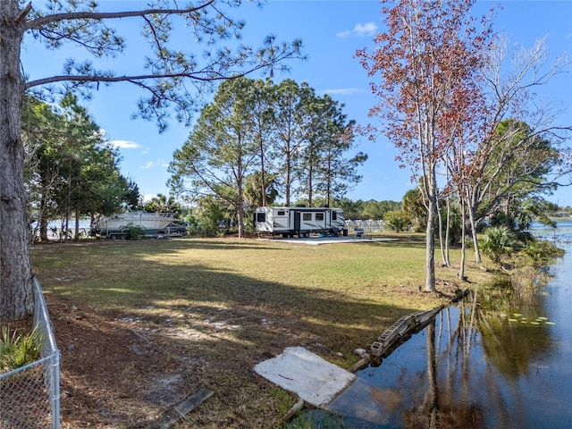 view of yard featuring a water view