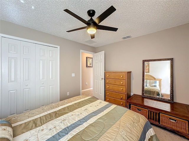 bedroom featuring carpet, ceiling fan, a textured ceiling, and a closet