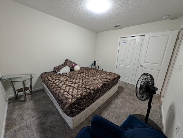 bedroom featuring a closet, carpet floors, and a textured ceiling