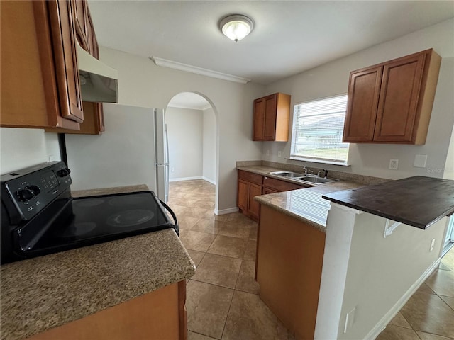 kitchen with kitchen peninsula, sink, black range with electric stovetop, a breakfast bar area, and light tile patterned flooring