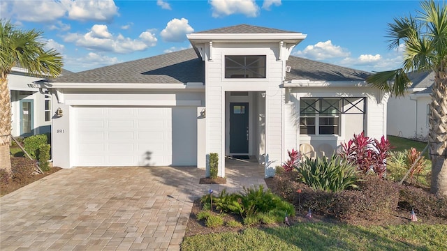 view of front facade featuring a garage