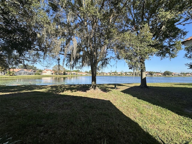 view of yard featuring a water view