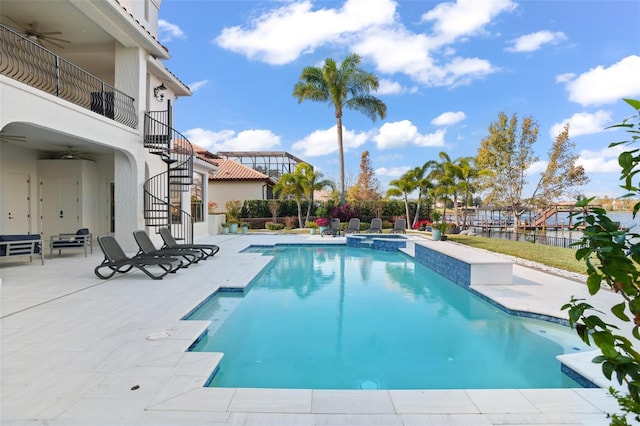 view of pool featuring an in ground hot tub, ceiling fan, and a patio