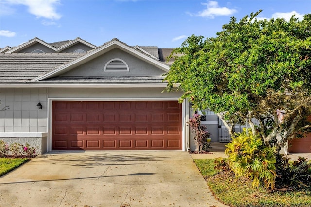 view of front facade with a garage