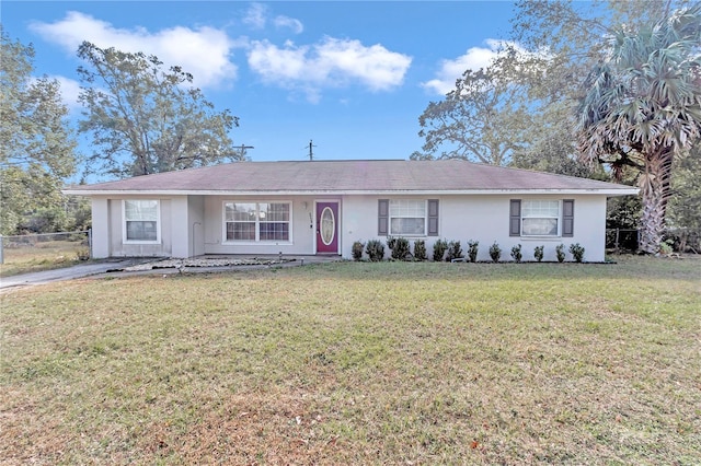 single story home with a front lawn