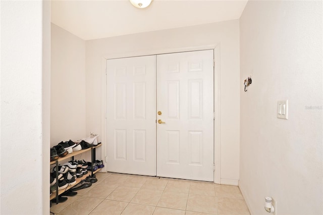 foyer featuring light tile patterned floors