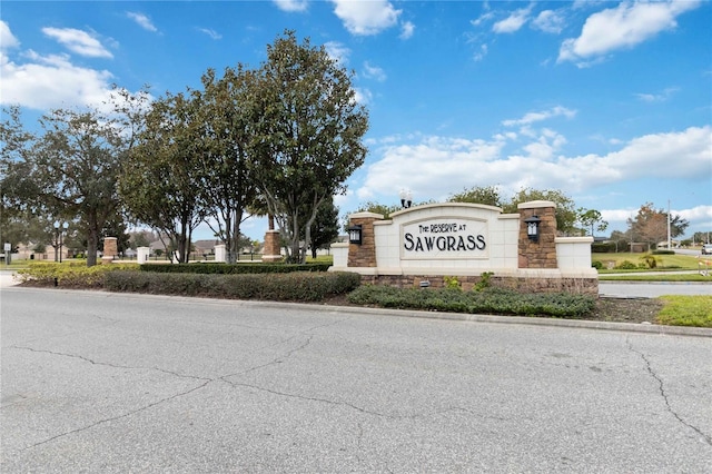 view of community / neighborhood sign