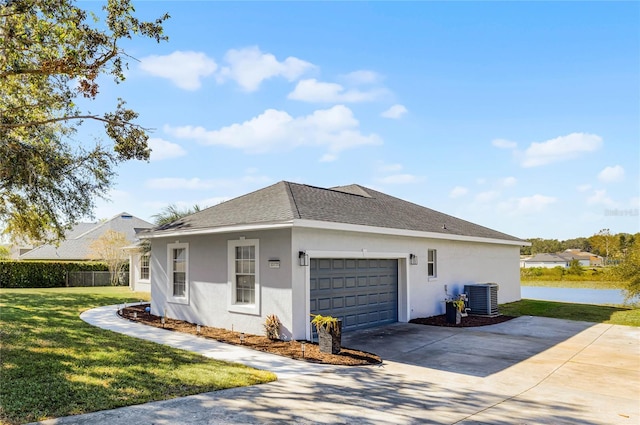 view of side of property with a garage, central air condition unit, and a yard