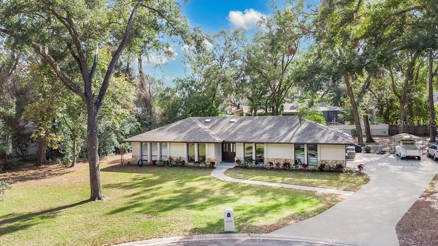 single story home with a front yard