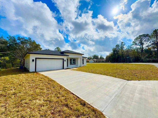 view of front of home featuring a front yard and a garage