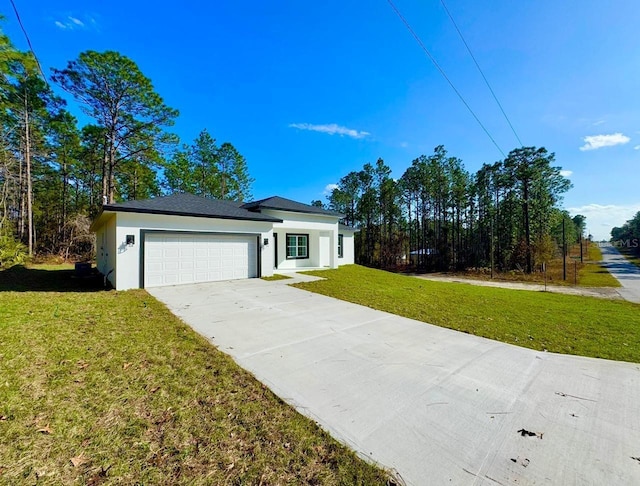 view of front facade featuring a front yard and a garage