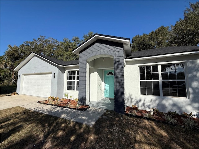 view of front facade featuring a garage