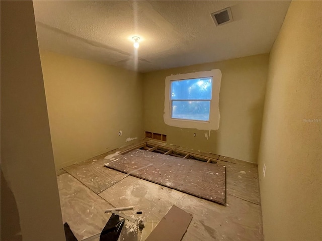 spare room featuring a textured ceiling