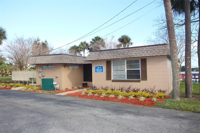 view of front of property