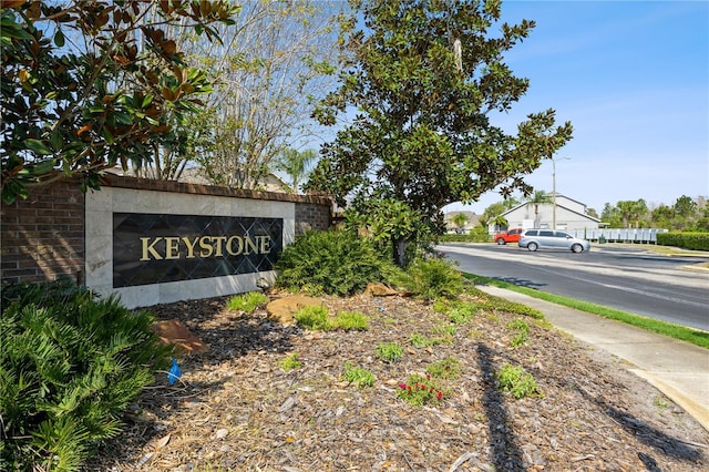 view of community / neighborhood sign